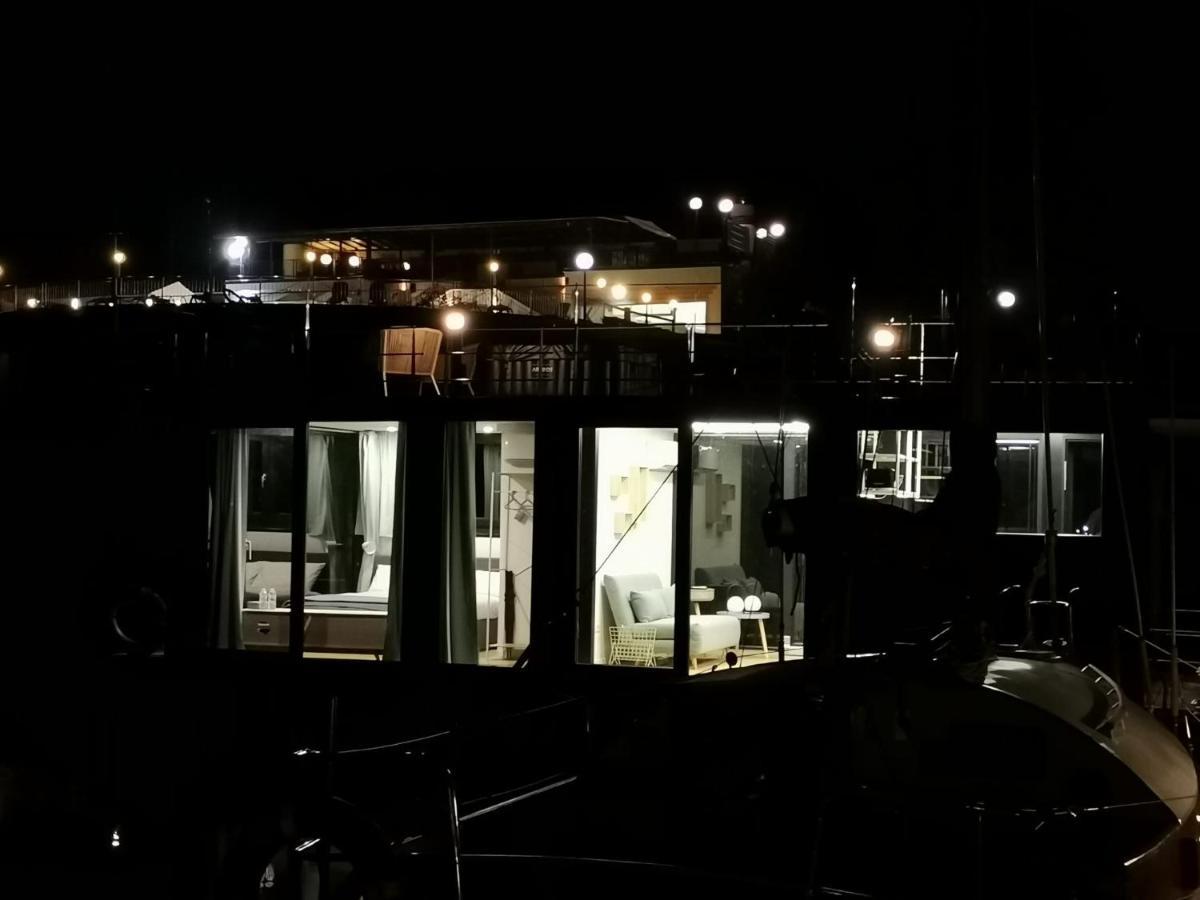 Hotel Houseboat Noemi Yacht Club Marina Di Verbella Lisanza Zewnętrze zdjęcie